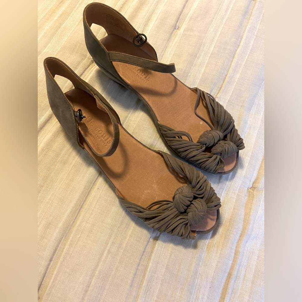 Kenneth Cole Gentle souls
